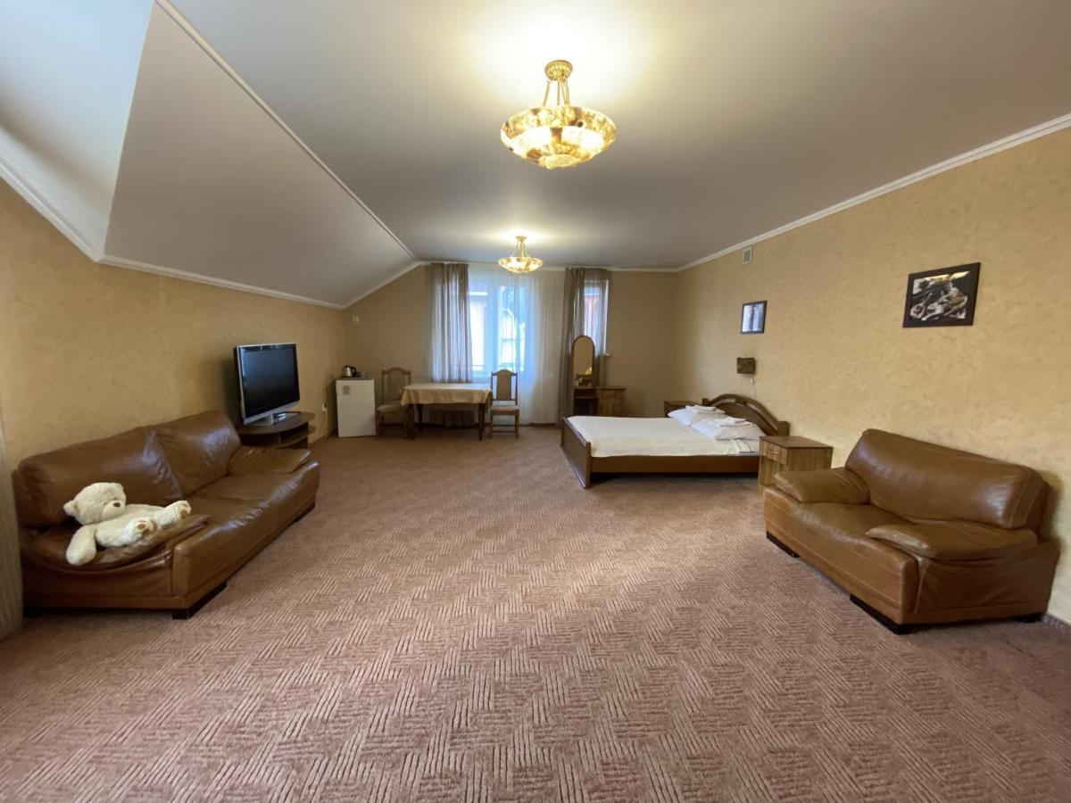 Edelweiss Hotel Polyana  Buitenkant foto