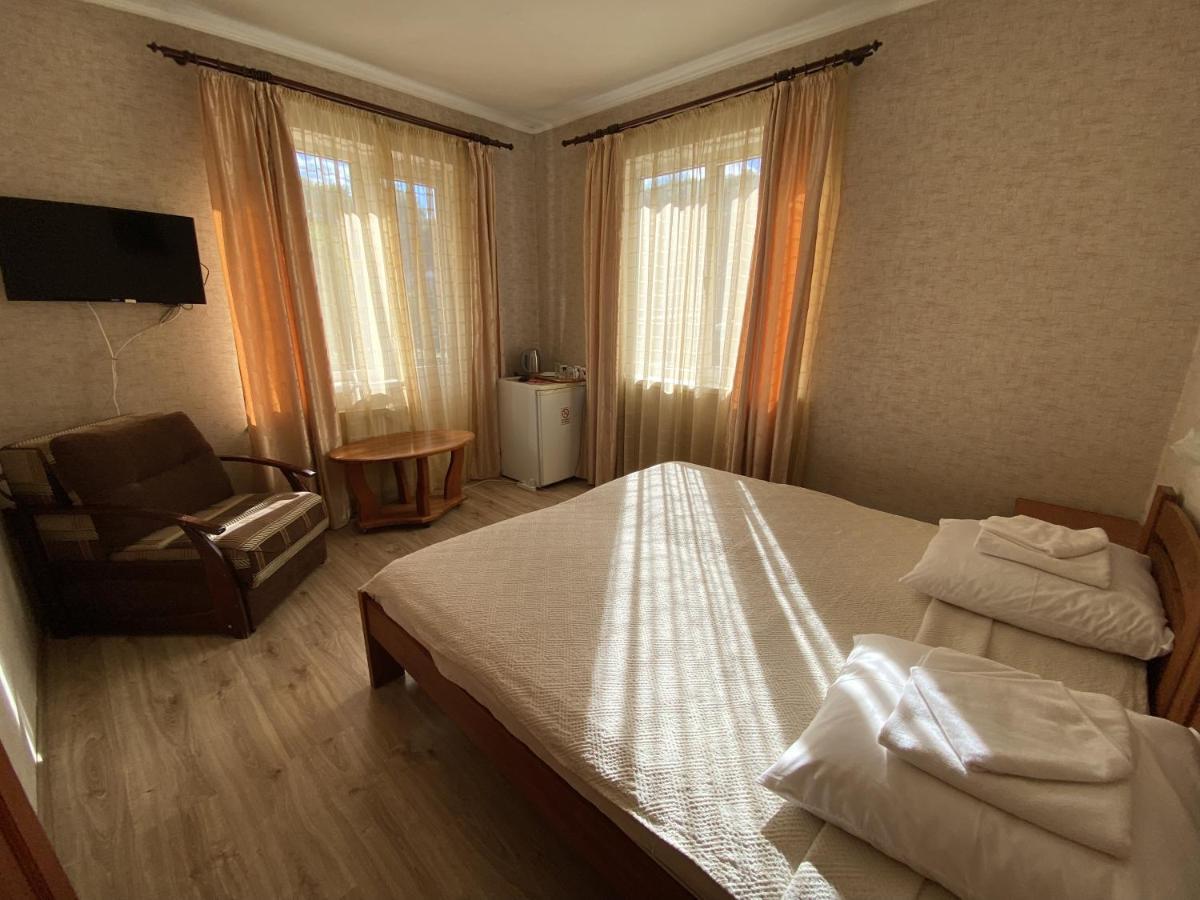 Edelweiss Hotel Polyana  Buitenkant foto