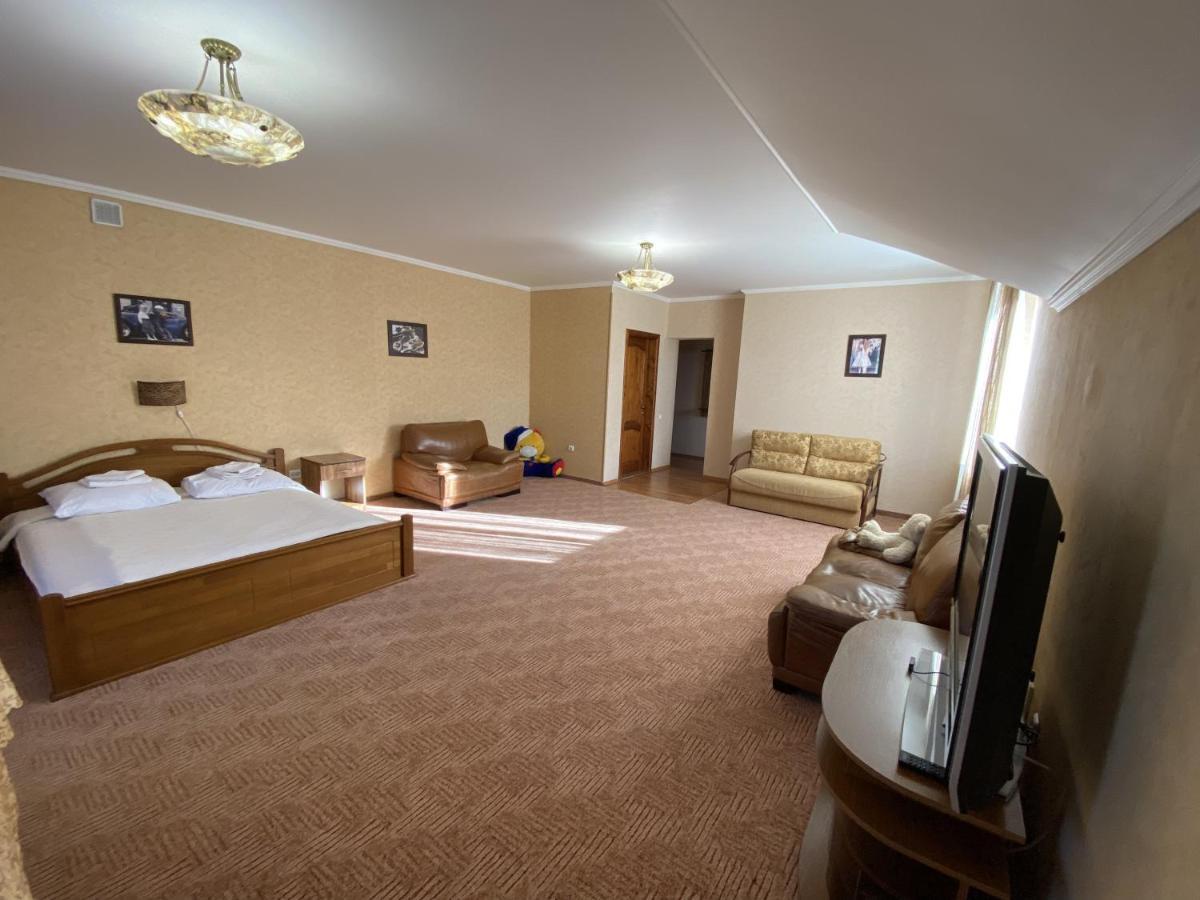 Edelweiss Hotel Polyana  Buitenkant foto