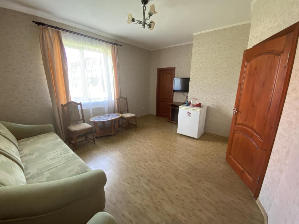 Edelweiss Hotel Polyana  Buitenkant foto