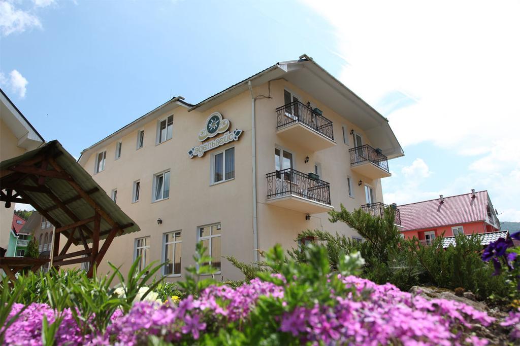 Edelweiss Hotel Polyana  Buitenkant foto